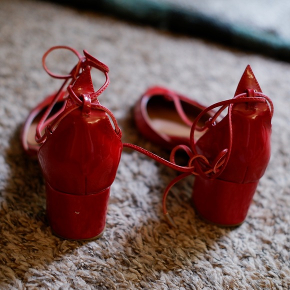 Ballerina Lace Flat Heel Pumps Red Sleek Finish - Picture 6 of 6